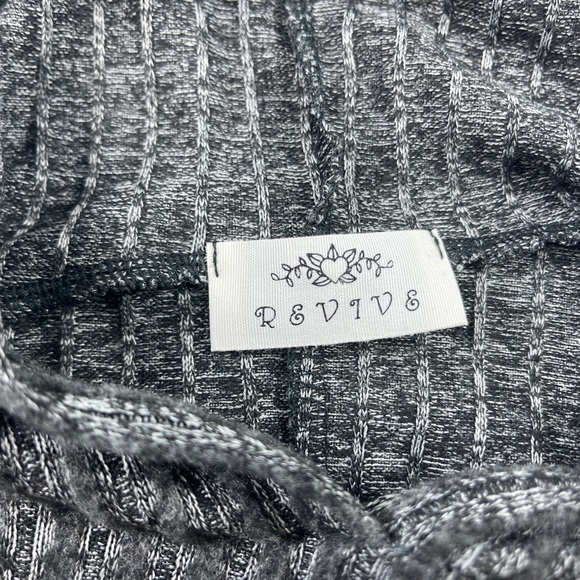 Women’s Revive Cropped Gray Hoodie Size Small - Picture 2 of 3